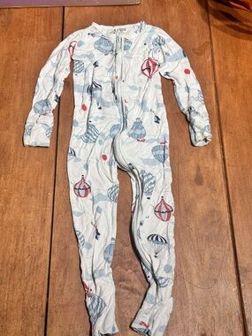 Bamboo Hot Air Balloon Footed One-Piece - White, Blue & Red